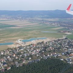 Flugwegposition um 14:34:29: Aufgenommen in der Nähe von Gemeinde Schwarzau am Steinfeld, Österreich in 420 Meter